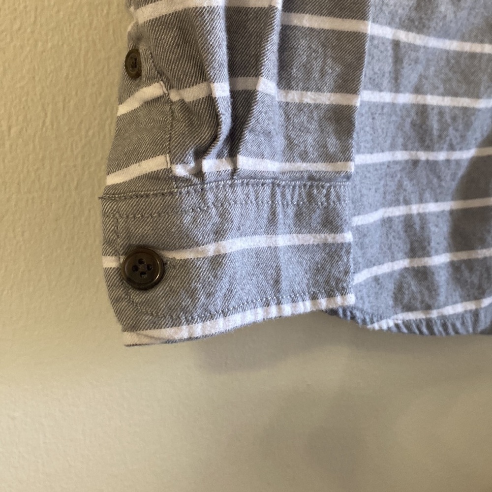 A1491 Cat & Jack, kids medium long sleeve button up - Picture 6 of 13
